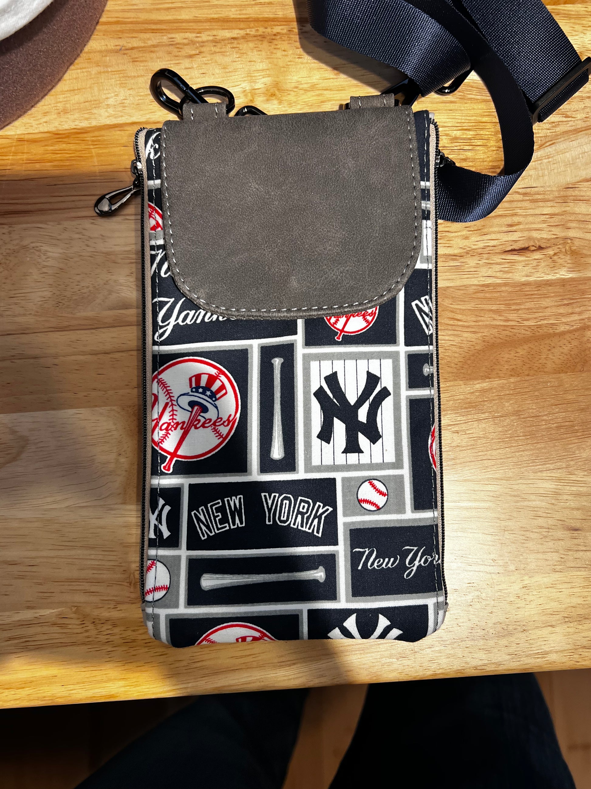 Crossbody Wallet Yank