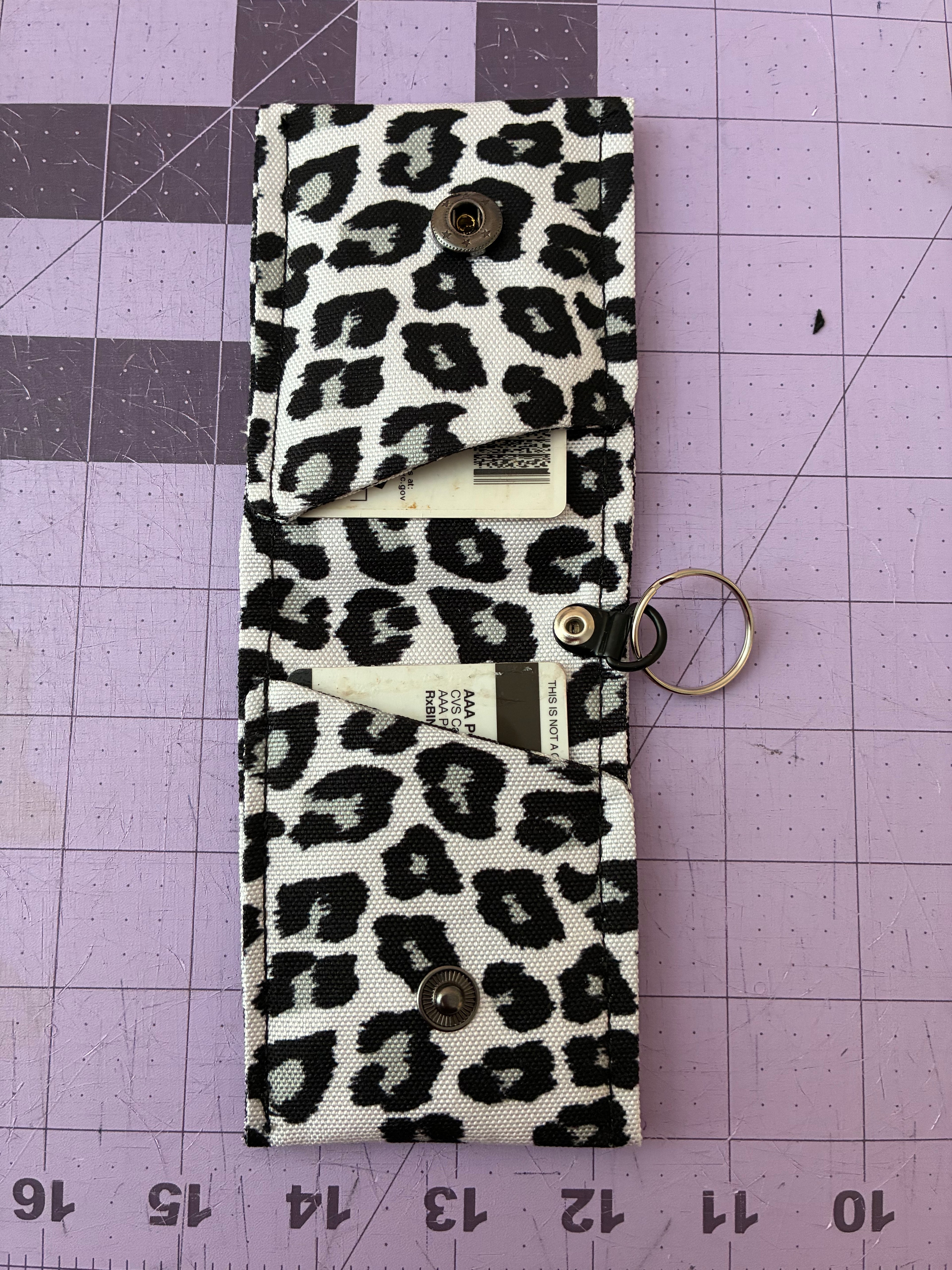 Keychain wallet snow leopard light canvas