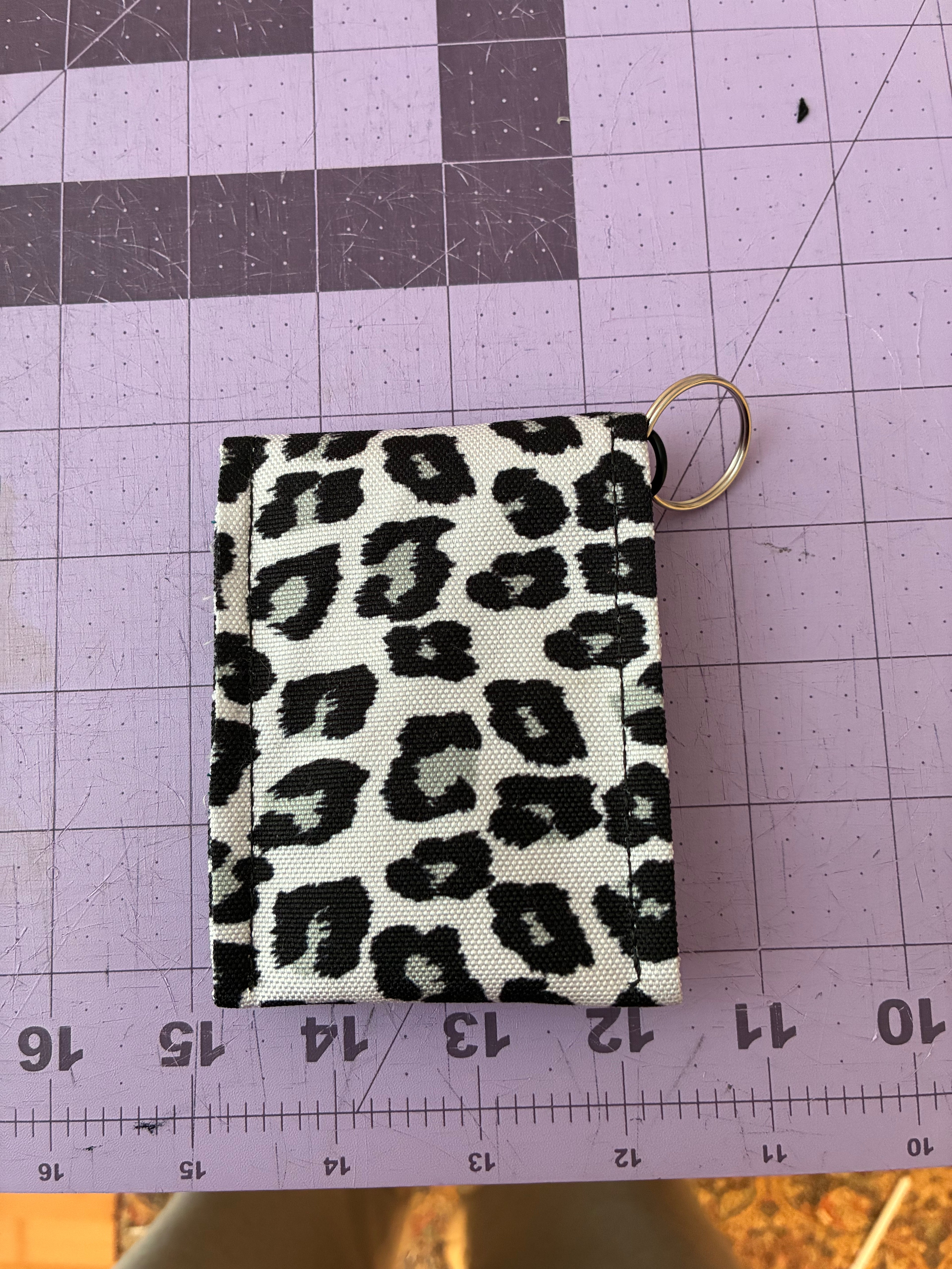 Keychain wallet snow leopard light canvas