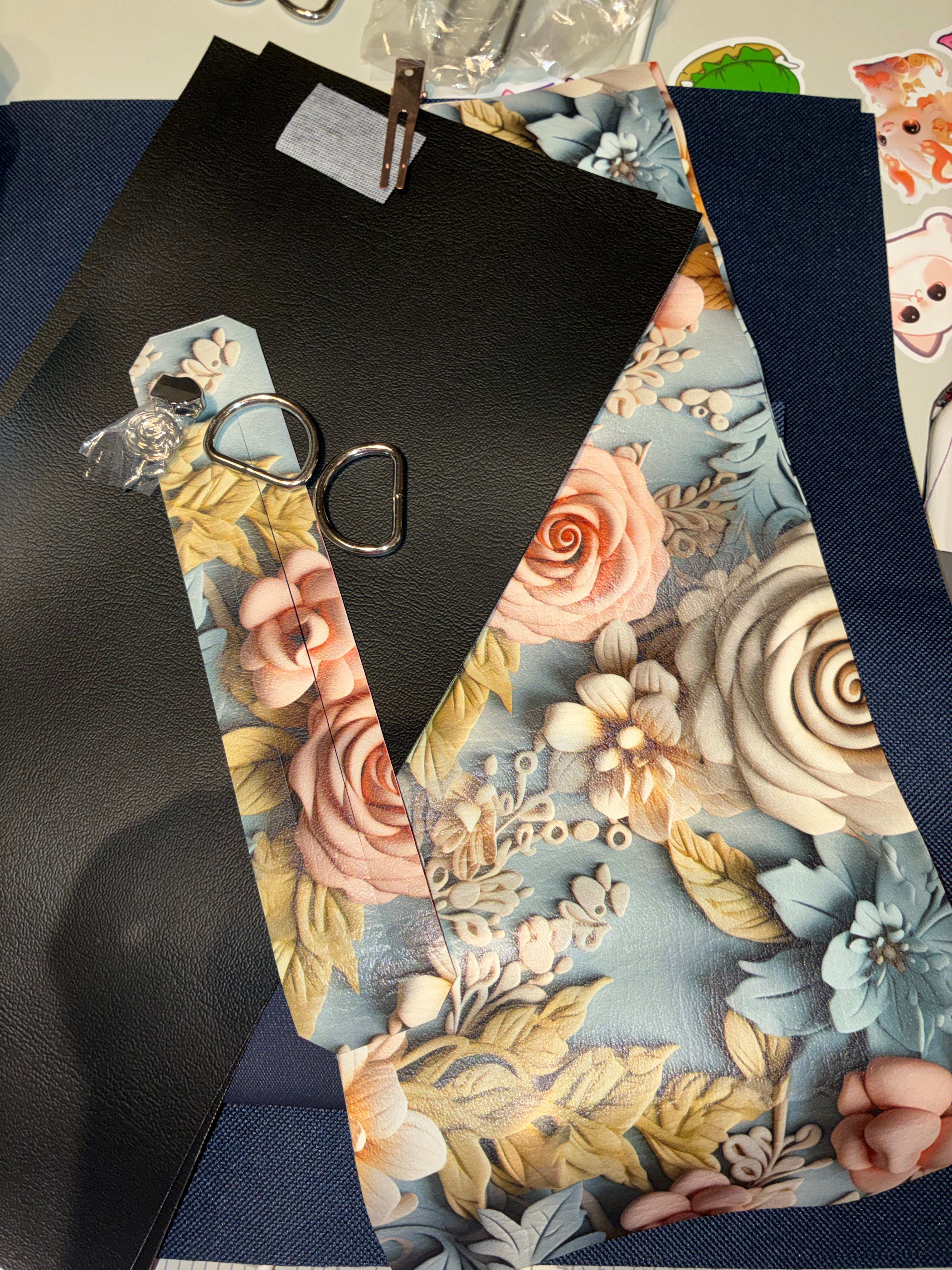 Alyssa XL crossbody 3D floral
