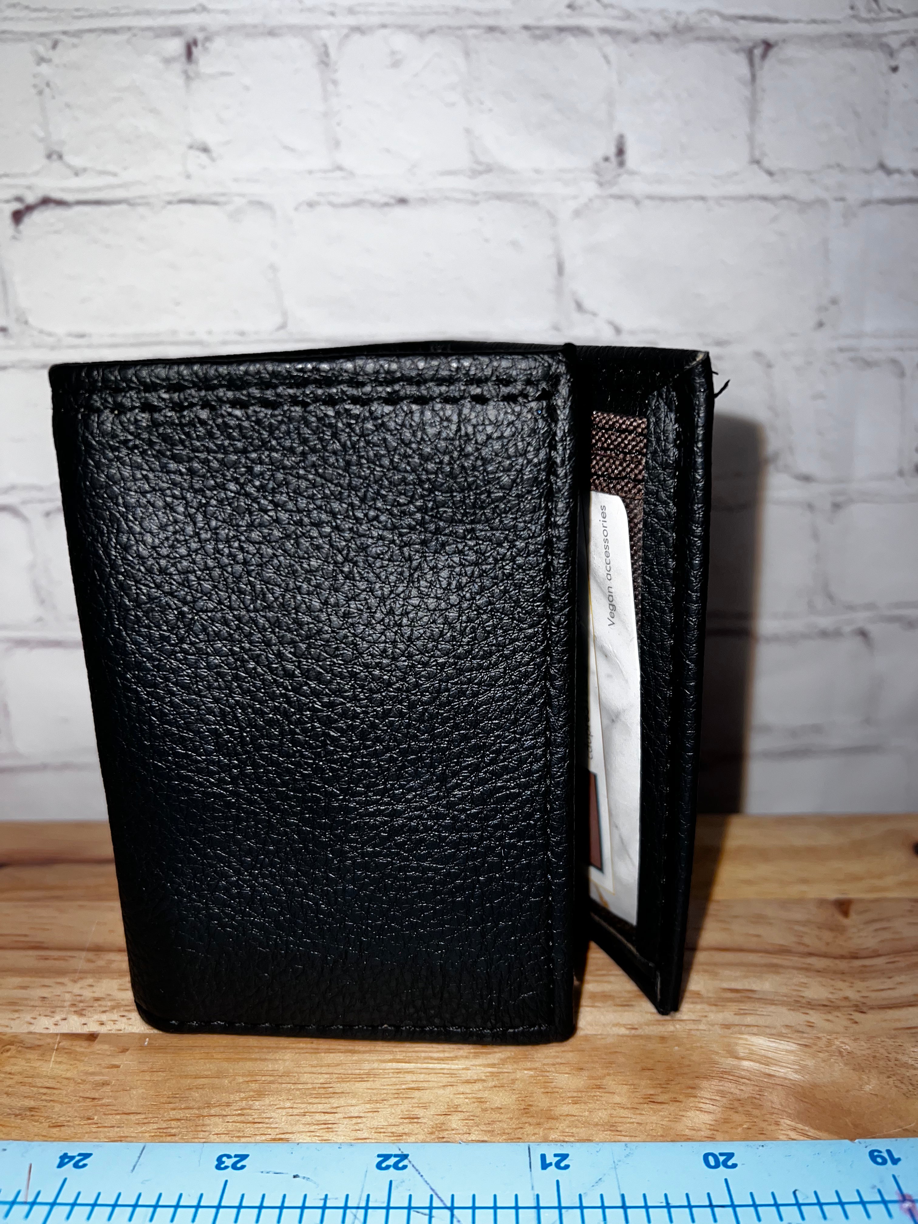 Men’s trifold wallet use drop down for styles