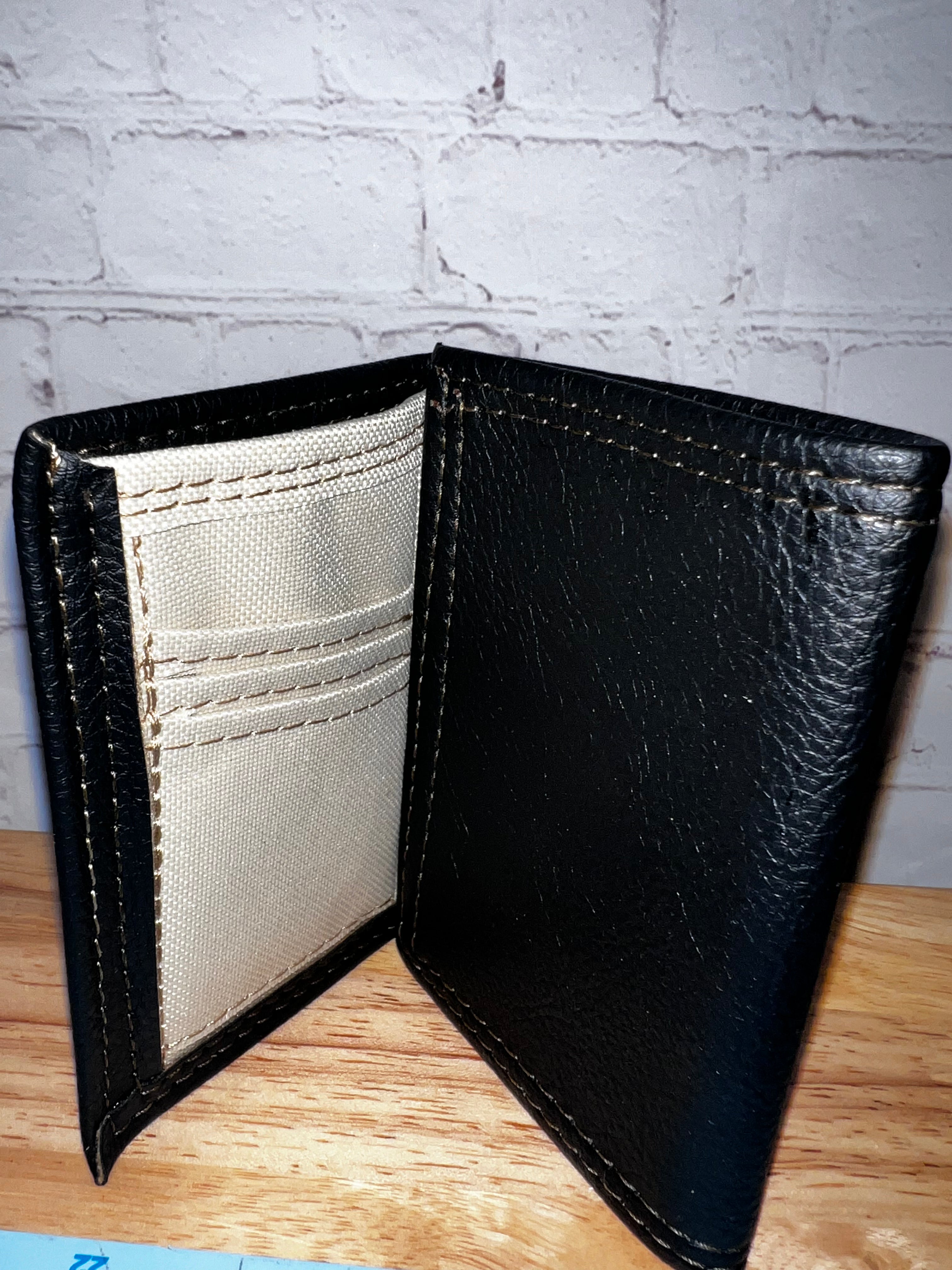 Men’s trifold wallet use drop down for styles