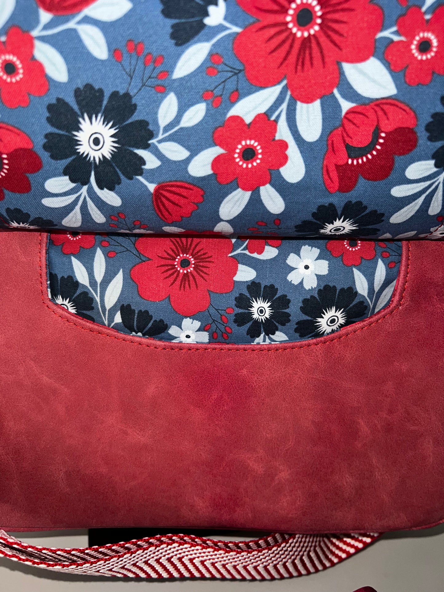 Brightstone Red Incl. Accordion Wallet